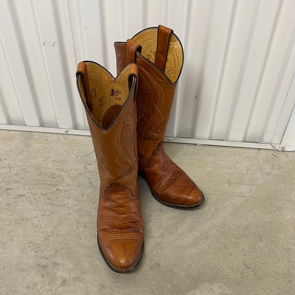 ♦️SOLD♦️— Vintage Justin Cowgirl Boots